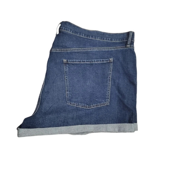 NWOT Old Navy Women's Mid-Rise Boyfriend Denim Shorts 26 Plus - Picture 2 of 6
